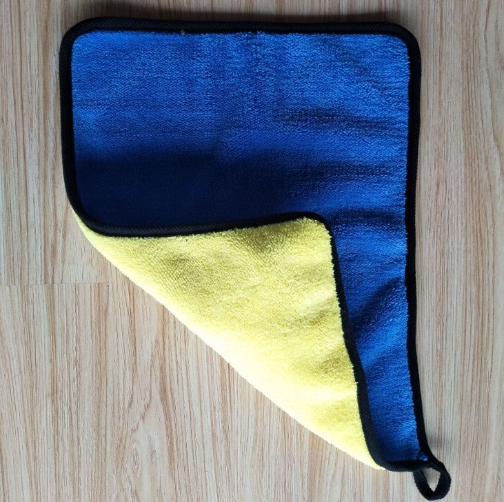 Two-color double-sided car cleaning towel with yellow and blue sides, perfect for scratch-free and lint-free cleaning.