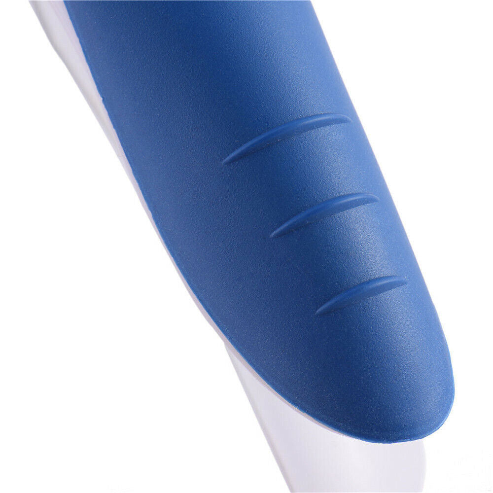 Close-up of the ergonomic handle of a lint remover featuring a blue design for comfortable grip.