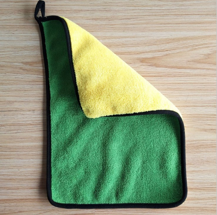 Two-color double-sided car cleaning towel featuring green and yellow microfiber for effective cleaning.