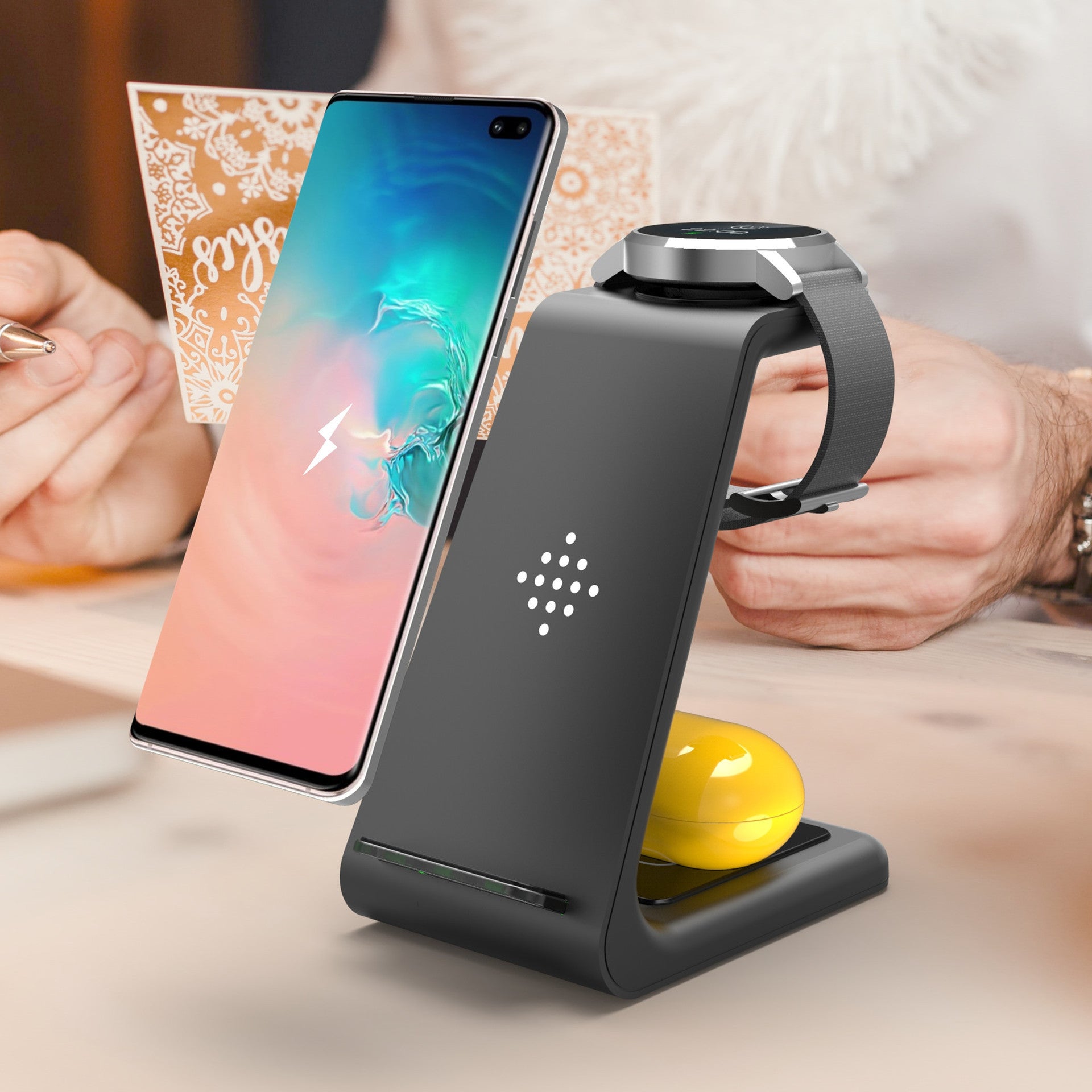 3 in 1 fast charging station wireless charger stand for phone and smartwatch with a simple design.